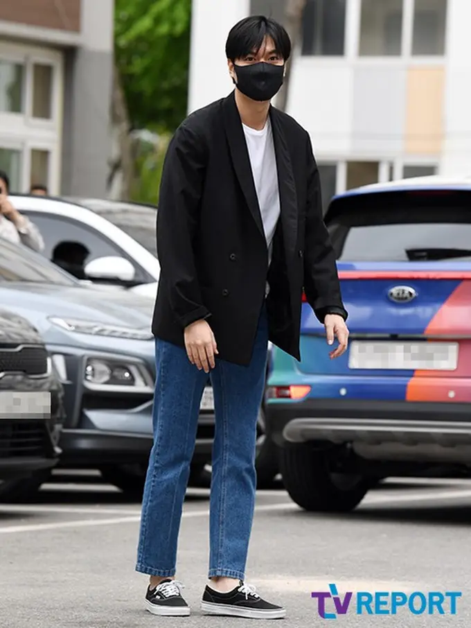 [Fimela] Penampilan Perdana Lee Min Ho Setelah Wamil