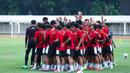 Sebanyak 27 dari 34 pemain mengikuti latihan perdana Timnas Indonesia U-22 jelang SEA Games 2025 di Stadion Madya Gelora Bung Karno (GBK), Jakarta, Jumat (3/10/2025) sore WIB. (Bola.com/M Iqbal Ichsan)