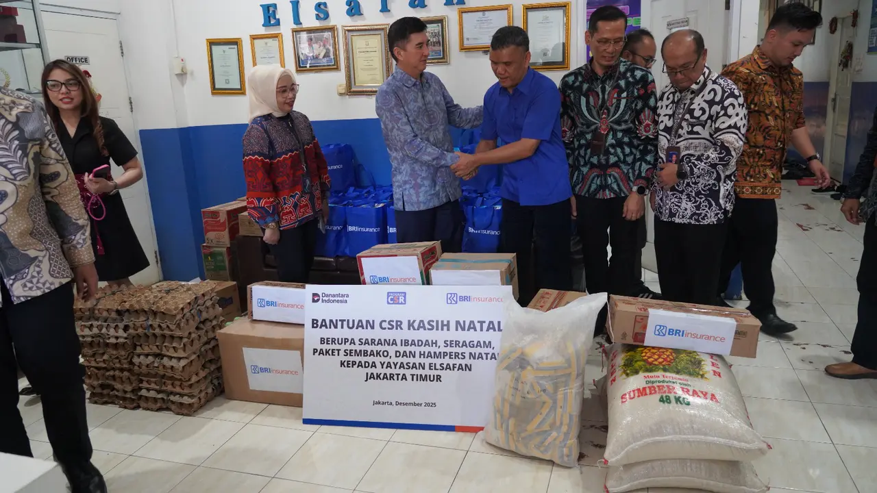 BRI Insurance menyalurkan bantuan ke Yayasan Elsafan di Pondok Bambu Jakarta Timur dan Panti Werdha Berea di Kedoya Jakarta Barat. (Dok BRINS)