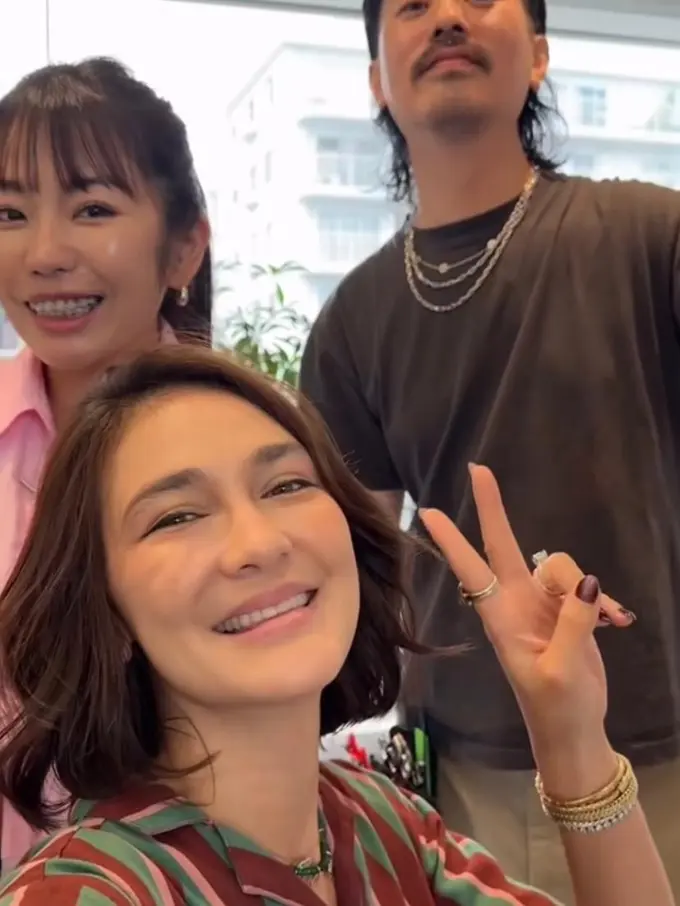 Usai Pakai Wig, Luna Maya Putuskan Kembali ke Era 2011 dengan Rambut Wavy Short Hair