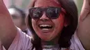 Sukacita para peserta The Color Run presented by CIMB Niaga yang digelar di Senayan, Jakarta pada Minggu (16/9/2018). Hero Tour diangkat menjadi tema The Color Run pada tahun 2018 ini dan sudah memasuki gelaran yang kelima. (Bola.com/Peksi Cahyo)