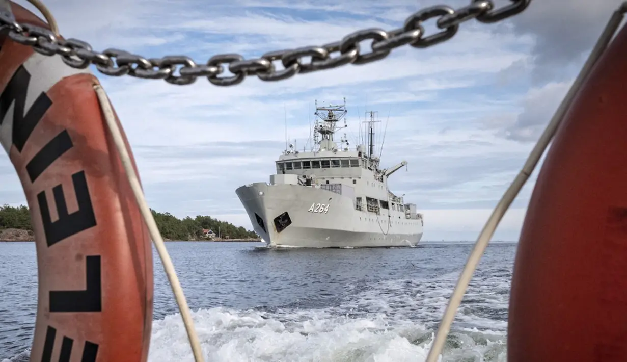 Kapal HMS Trosso (A264) saat latihan ranjau angkatan laut Northern Coasts 21 di luar Vastervik, Swedia, 21 September 2021. Northern Coasts diadakan di Laut Baltik sejak 2007. (JOHAN NILSSON/TT NEWS AGENCY/AFP)