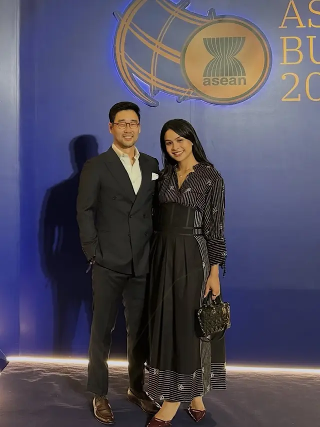 Maudy Ayunda saat di Malaysia tampil formal. [@jessechoi_]
