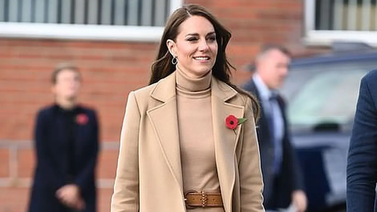 Gaya Anti Membosankan dari Putri Kate Middleton dalam Balutan Busana Monokrom