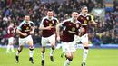 Pemain Burnley, Robbie Brady merayakan golnya ke gawang Chelsea pada lanjutan Premier League di Turf Moor stadium, Burnley (12/2/2017).  Chelsea bermain imbang 1-1 lawan Burnley. (AP/Dave Thompson)