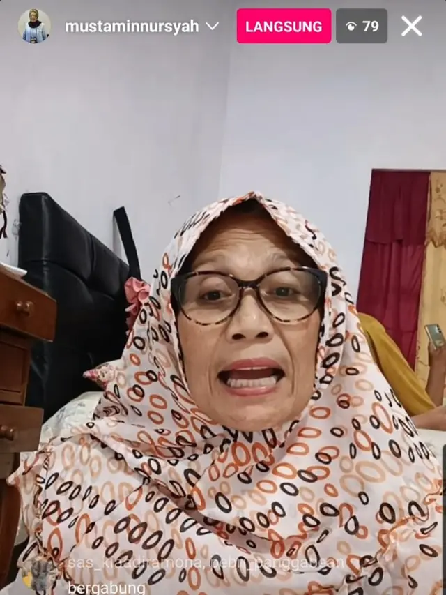 Nursyah ibunda Indah Permatasari menggelar siaran langsung di Instagram, 8 Mei 2023. (Foto: Dok. Instagram @mustaminnursyah)