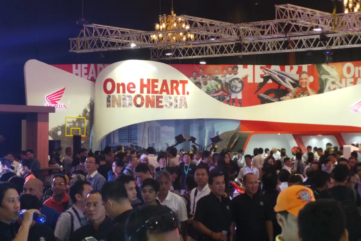 AHM Goda Konsumen Dengan Motor Sport Dunia di IMOS 2014
