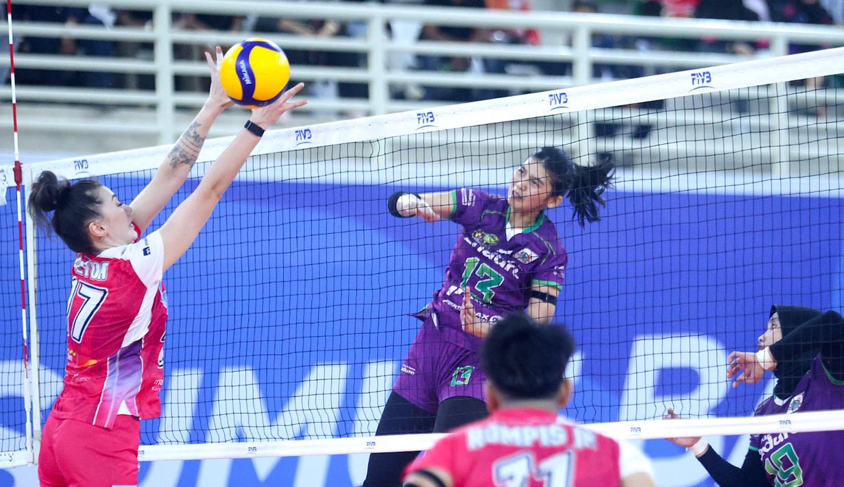 Duel sengit itu berakhir dengan skor 3-1 (25-15, 10-25, 25-21, 25-23) untuk kemenangan Jakarta Pertamina Enduro. (Dok. PBVSI)