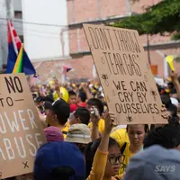 Warga Malaysia gelar unjuk rasa untuk membersihkan pemerintahan Perdana Menteri Najib Razak pada hari kemerdekaan mereka yang ke-58.