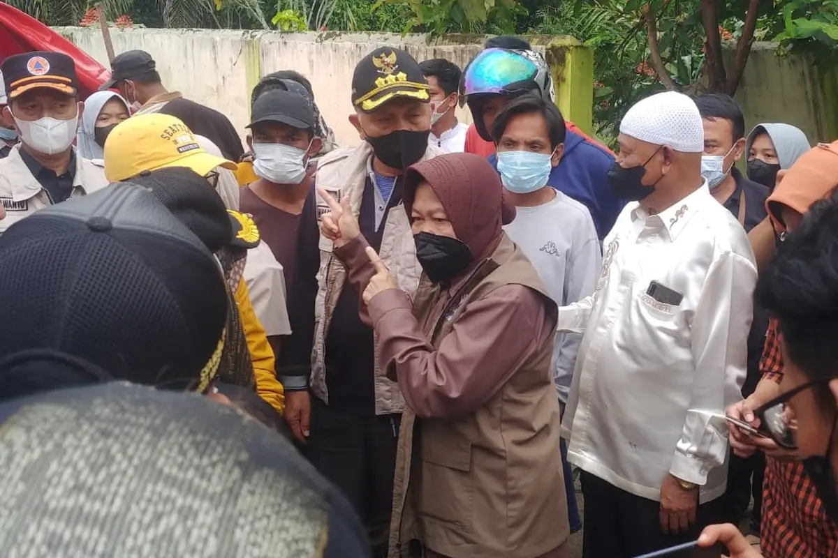 Menteri Risma kunjungi korban gempa Pasaman Barat. (Liputan6.com/ Novia Harlina)