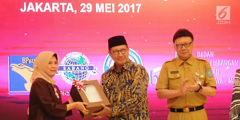 20170529-Kemenag dan Kemendagri Terima Opini WTP 2016 dari BPK RI-Tebe