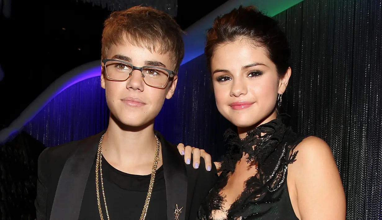 TMZ pun mengunggah sebuah video yang memperlihatkan Justin dan Selena tengah menghabiskan watu berdua. (Billboard)