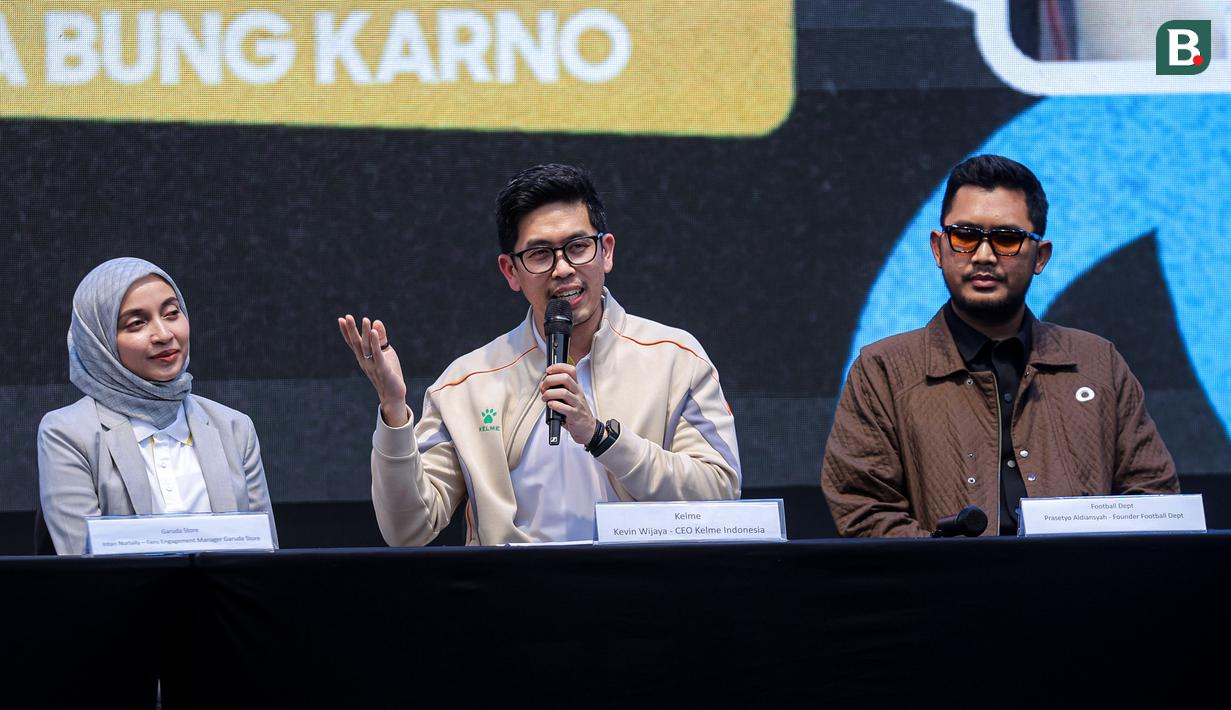 CEO Kelme Indonesia, Kevin Wijaya memberikan keterangan sebelum peluncuran jersey terbaru Timnas Indonesia dalam acara Leave Your Mark Fest 2026 di Plaza Utara Stadion Utama Gelora Bung Karno, SUGBK, Senayan, Jakarta, Kamis (12/03/2026) malam WIB. (Bola.com/Bagaskara Lazuardi)