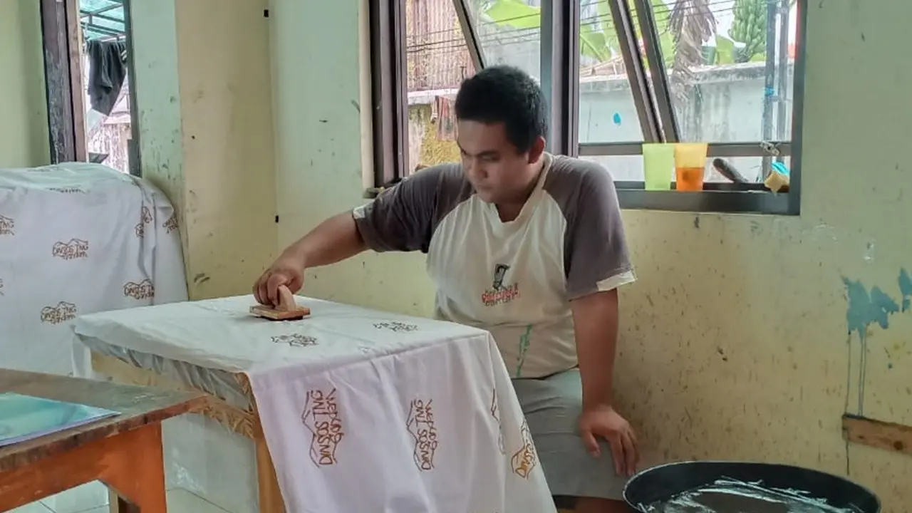 Penyandang Disabilitas Intelektual bekerja