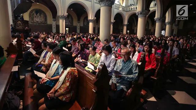 Dihadiri Ribuan Jemaat, Uskup Agung Jakarta Pimpin Misa Pontifikal Natal