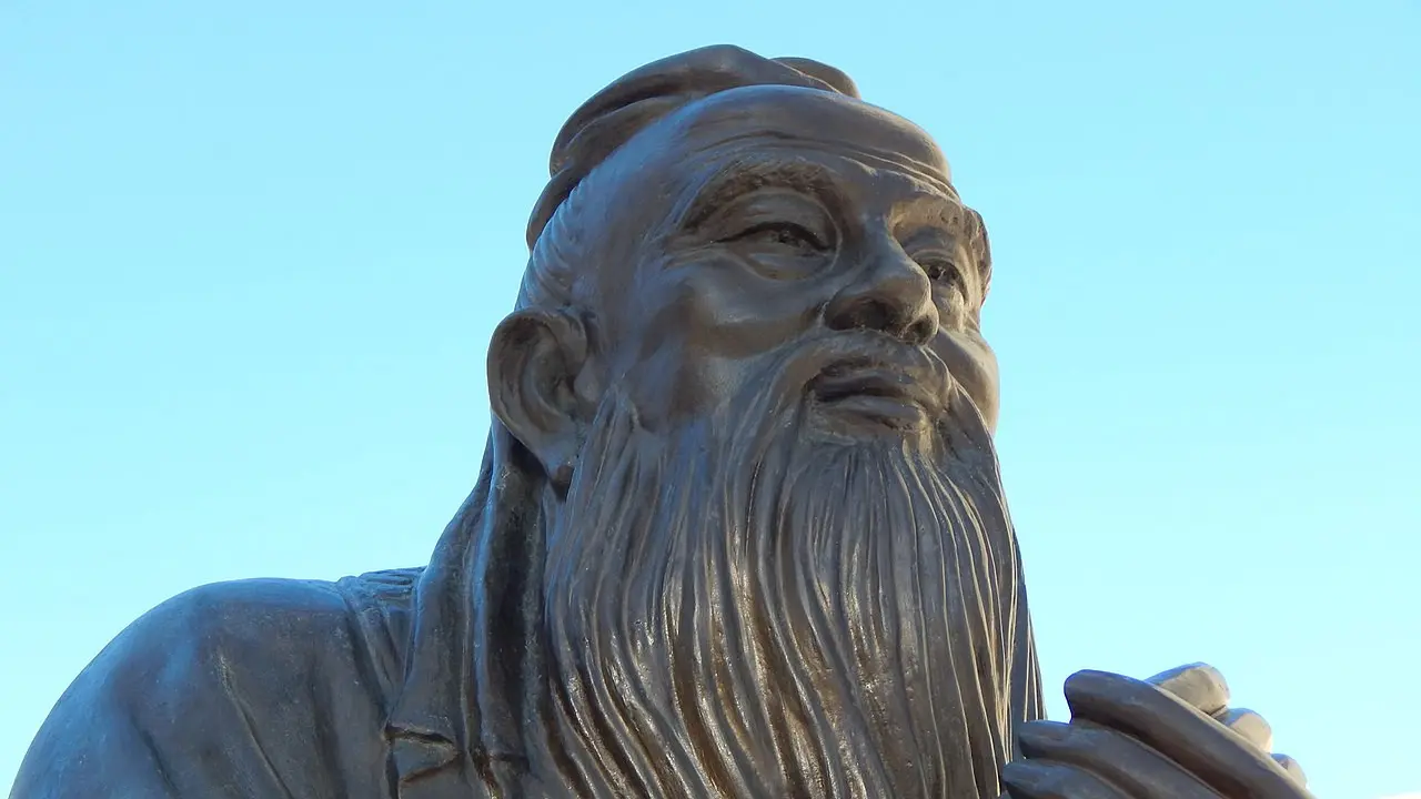 Patung Confucius (Wikimedia Commons)