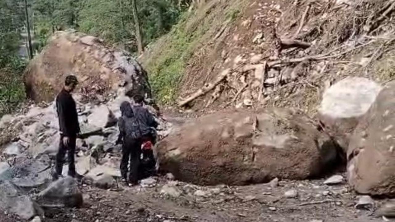 Longsor Kembali Terjang Jepara, Akses Jalan Damarwulan-Tempur Tertutup Total