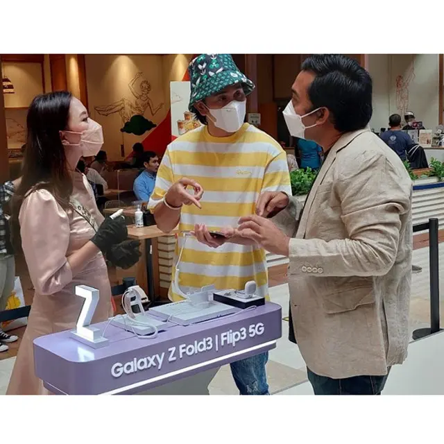 Vino G. Bastian Tertangkap Beli Samsung Galaxy Z Flip3, Deretan Fitur Ini Jadi Alasan Pindah ke Foldable!