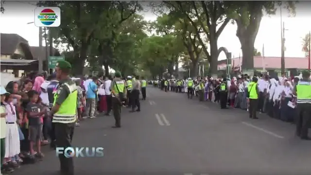 Presiden datang ke Cimahi dalam rangka pembagian sertifikat tanah serta Kartu Indonesia Sehat dan Kartu Indonesia Pintar 