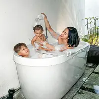 Pamer Foto Mandi Bersama Buah Hati, Wajah Anak Jessica Iskandar Curi Perhatian. (Foto: instagram.com/inijedar)