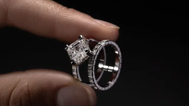 Lebih dari Perhiasan, Chopard Ice Cube yang Terinspirasi dari Bentuk Es Batu Jadi Manifesto Gaya dan Empowerment