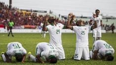 Para pemain Timnas Indonesia merayakan gol yang dicetak Marinus Wanewar ke gawang Timor Leste pada laga SEA Games di Stadion MPS, Selangor, Minggu (20/8/2017). Indonesia menang 1-0 atas Timor Leste. (Bola.com/Vitalis Yogi Trisna)