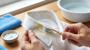10 Cara Menghilangkan Noda Keringat di Kerah Baju, Tak Perlu Dikucek Berlebihan