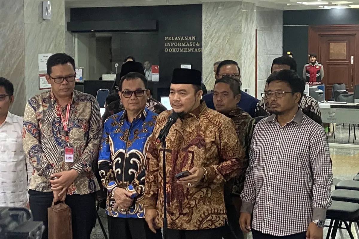 Komisi Pemilihan Umum Republik Indonesia (KPU RI) menyerahkan secara resmi, kesimpulan sidang sengketa Pilpres 2024.