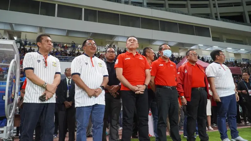 Ketua PSSI, Mochamad Iriawan dan Menpora Zainudin Amali saat membuka Liga 2 2020.