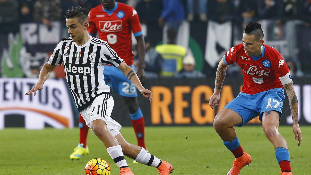 Penyerang Juventus, Paulo Dybala dan gelandang Napoli Marek Hamsik (Liputan6)