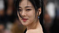 Penyanyi dan aktris Korea Selatan Kim Hyung-Seo berpose saat sesi pemotretan untuk film "Hwa-Ran" (Hopeless) di Festival Film Cannes ke-76 di Cannes, Prancis Selatan, pada 25 Mei 2023. (Patricia De Melo Moreira/AFP)