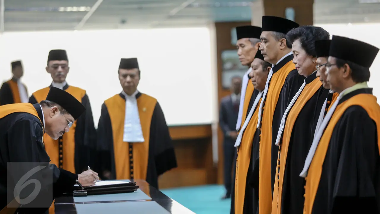 20150805-MA Lantik Enam Hakim Agung Baru-Jakarta