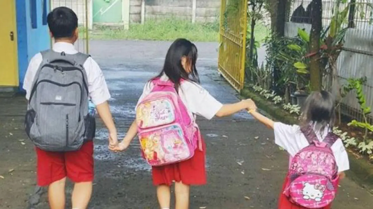 Top 3: Pertama Kali Antar Anak Sekolah, Air Mata Si Ayah Menetes