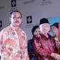 (Kiri ke kanan) Ir. Lukmanul Hakim, M. Si. selaku Direktur LPPOM MUI Pusat,  Dr. (HC) KH. Ma'ruf Amin selaku Ketua Umum Dewan Pimpinan MUI, dan  Andrie Kurniarahman selaku Senior Brand Manager Wall’s Ice Cream