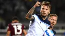 Ciro Immobile. Striker Italia yang telah 6 musim memperkuat Lazio sejak 2016/2017 ini adalah satu-satunya pemain yang masih aktif dalam daftar. Sejauh ini ia telah mencetak 44 gol dari eksekusi penalti di Serie Liga Italia bersama Genoa, Torino dan Lazio sejak musim 2012/2013. (AFP/Marco Bertorello)