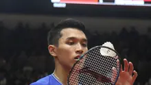 Pebulutangkis Indonesia, Jonatan Christie saat melawan Wang Tzu Wei (China Taipei) pada babak kedua tunggal putra Indonesia Masters 2020 di Istora GBK, Jakarta, Kamis (16/1/2020). Jonatan unggul 21-15 21-15 dan melangkah ke babak perempat final. (Liputan6.com/Helmi Fithriansyah)