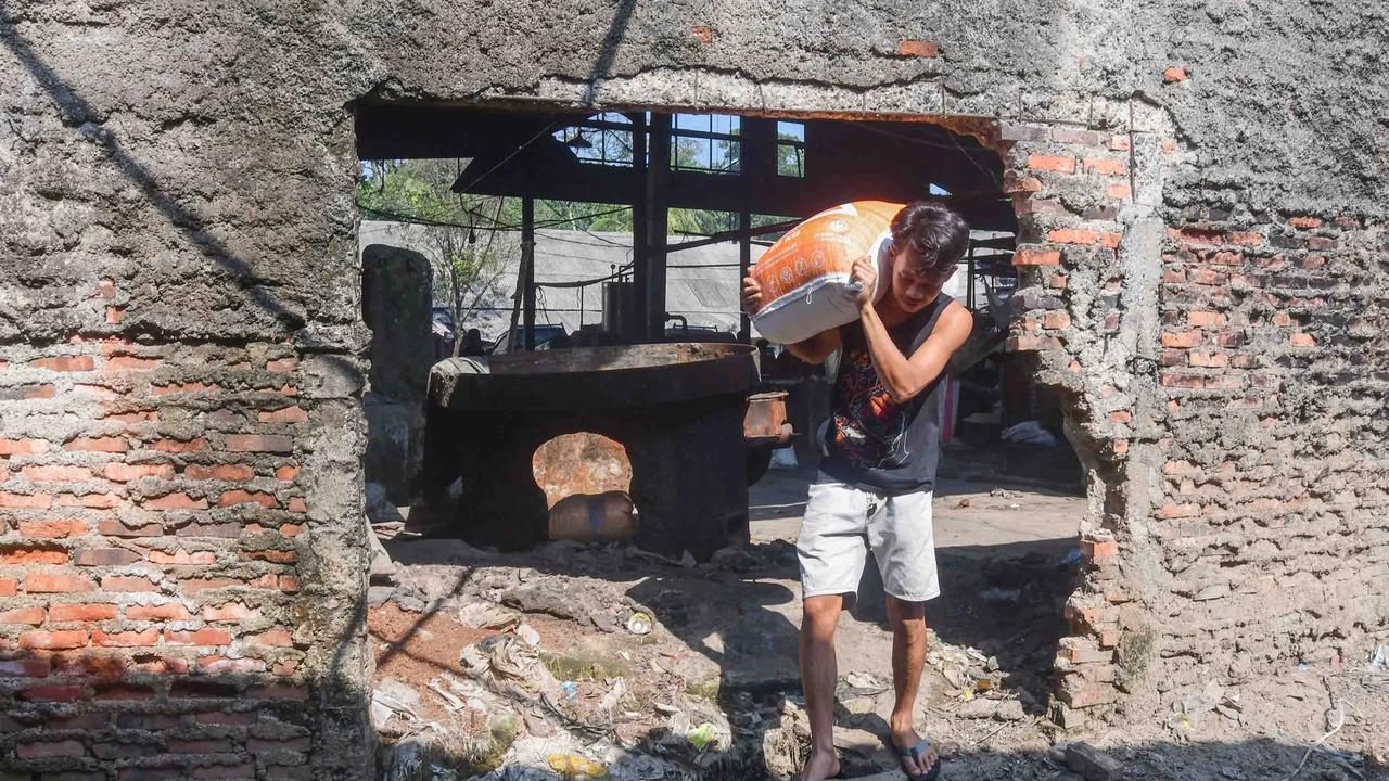 FOTO: Harga Kedelai Impor Naik Produsen Tahu di Depok Kurangi Ukuran Produk