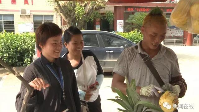 Potong Rambut Jadi Model Nanas, Orang Ini Berhasil Tingkatkan Penjualan