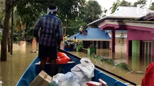 Banjir terburuk yang melanda India membuat ratusan ribu penduduk mengungsi. Tak hanya itu, banjir juga memakan banyak korban jiwa.