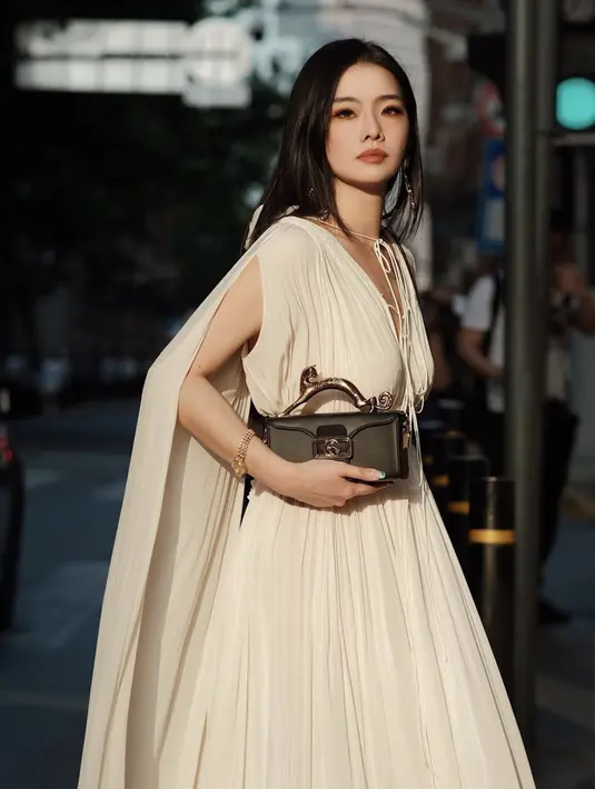 Lanvin Cat Bag memiliki keunikan tersendiri dengan handle berbentuk kucing yang ikonis. [Foto: Instagram/ Lanvin]