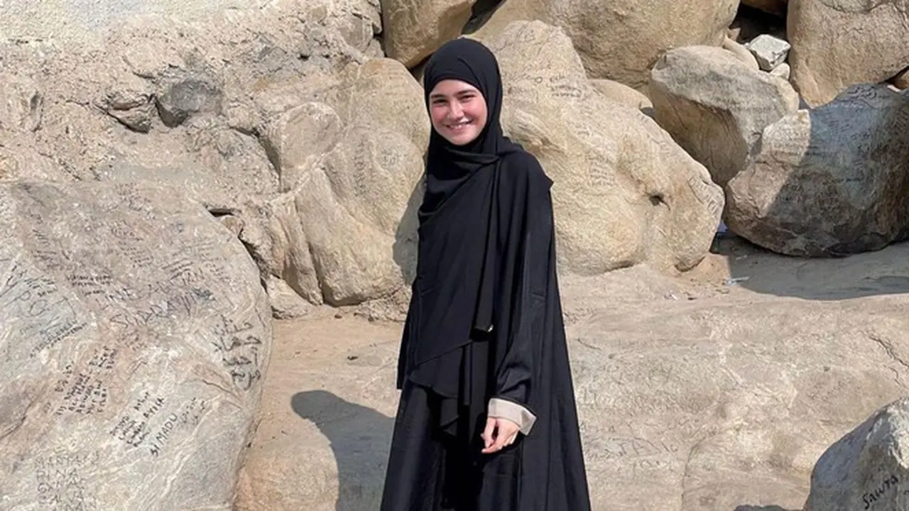 7 Potret Syifa Hadju Jalani Ibadah Umroh, Penampilan Bercadarnya Curi Perhatian