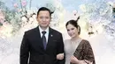 Hadiri resepsi pernikahan putri Bambang Soesatyo, Annisa tampil mengenakan kebaya warna silver dengan kancing depan yang dibuat oleh Sapto Djojokartiko. Kebaya tersebut dipadukan selendang batik coklat serasi dengan bawahan kain lilitnya. [@annisayudhoyono]