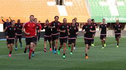 Skuat Ajax Amsterdam menjalani sesi pemanasan di stadion Ernst Happel jelang laga kualifikasi babak 3 Liga Champions kontra Rapid Vienna, Kamis (30/7) dini hari WIB. (Bola.com/Reza Khomaini)