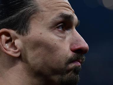 AC Milan harus tergusur dari peringkat kedua Liga Italia 2021/22 usai dikalahkan Napoli dengan skor 0-1 di San Siro pada Kamis (20/12/2021) dini hari WIB. (AFP/Miguel Medina)