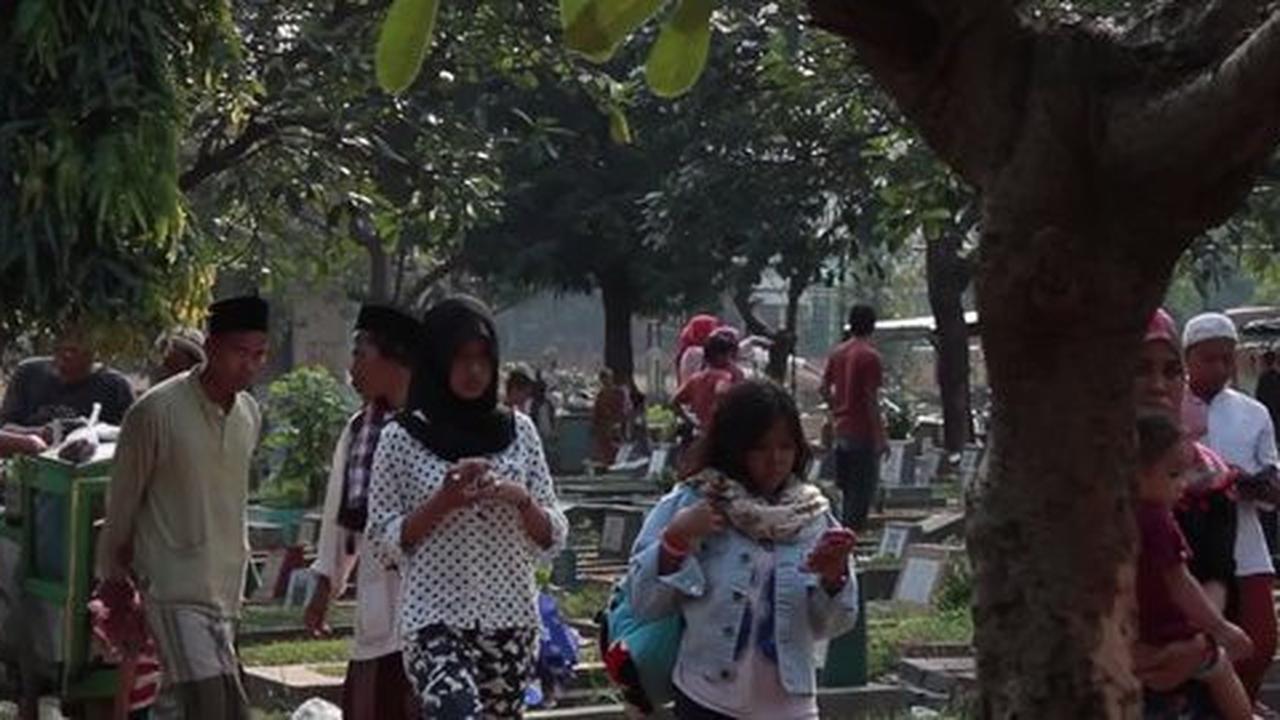 Jasa doa di kuburan: Dari dibayar terima kasih sampai Rp 600 ribu