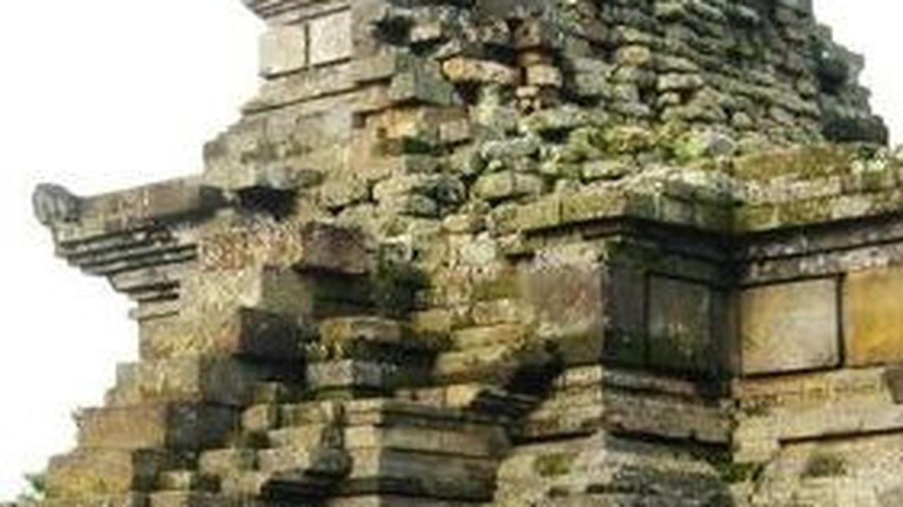 <b>6. Candi Ngrimbi</b>