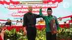 Bakal calon wakil presiden (cawapres) pendamping Ganjar Pranowo dan Menko Polhukam) Mahfud MD acara pengumuman bakal calon wakil presiden pada Pilpres 2024 di Kantor DPP PDIP, Jakarta, Rabu (18/10/2023). (Liputan6.com/Faizal Fanani)