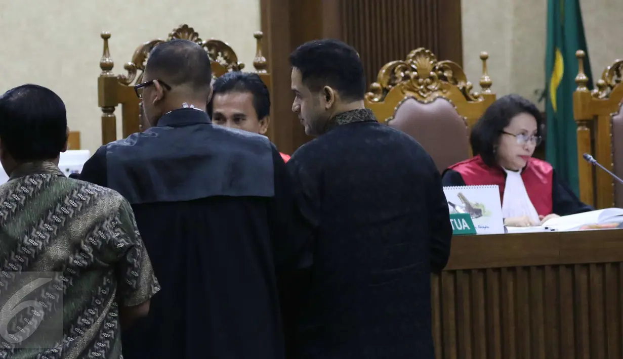 Muhammad Nazaruddin menjadi saksi di persidangan kasus e-KTP di Pengadilan Tipikor, Jakarta, Senin (3/4). Nazaruddin menjadi saksi untuk terdakwa Irman dan Sugiharto. (Liputan6.com/Helmi Afandi)