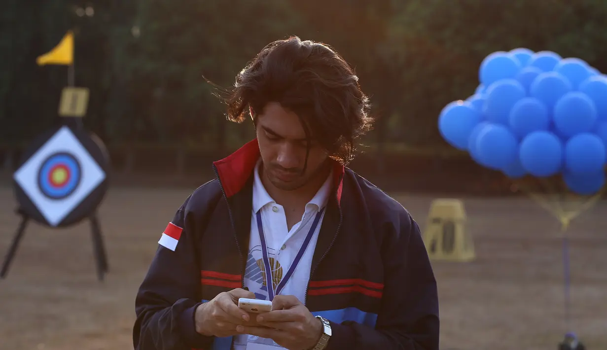 Aktor yang mengawali karirnya di dunia model ini berperan sebagai Donald Pandiangan dalam film '3 Srikandi'. Dimana mendiang Donald merupakan orang yang tegas dan keras. (Galih W. Satria/Bintang.com)