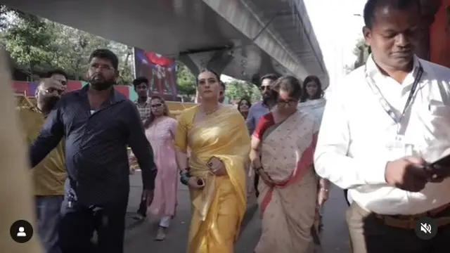 6 Potret Kajol Rayakan Festival Ganesh Chaturthi, Tampil Elegan dengan Kain Sari